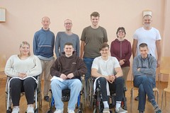 Die Teilnehmer am Rollstuhltraining mit Gerhard Maier